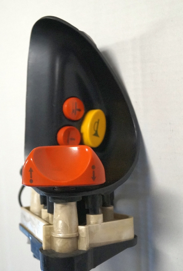 Linde 1443605100 | Rijschakelaar Control handle Control module - النظام الكهربائي - معدات المناولة: صورة 1 Linde 1443605100 | Rijschakelaar Control handle Control module - النظام الكهربائي - معدات المناولة: صورة 1