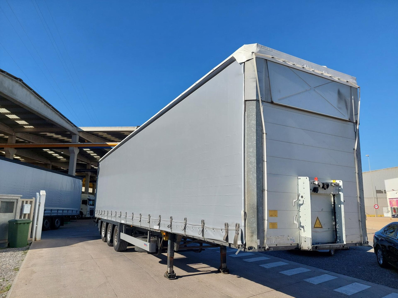 Schmitz Cargobull SCS24/L Varios - نصف مقطورة بستائر جانبية: صورة 2 Schmitz Cargobull SCS24/L Varios - نصف مقطورة بستائر جانبية: صورة 2