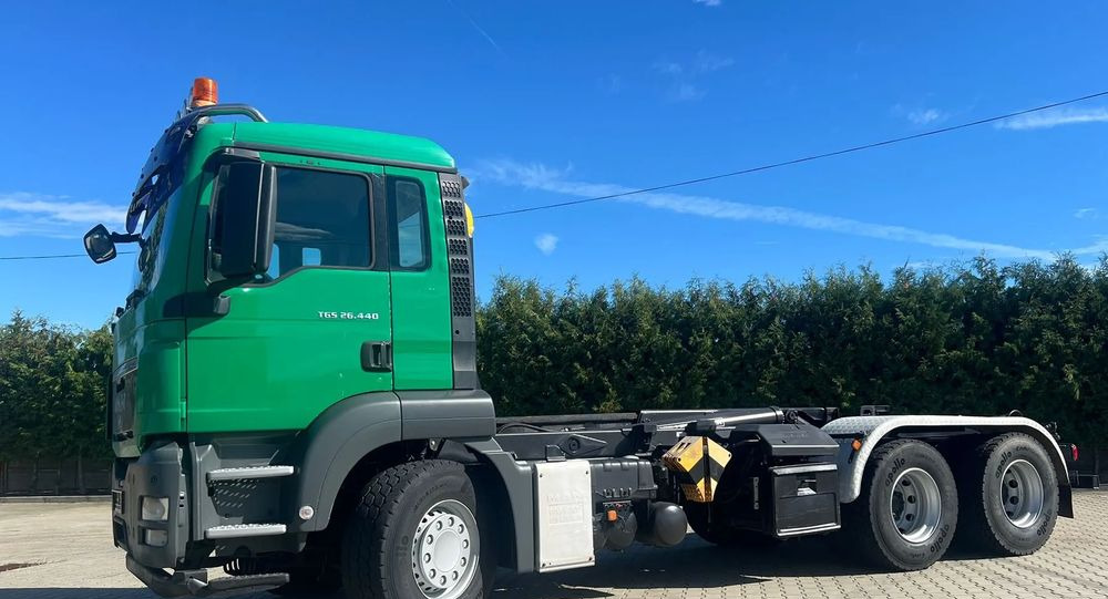 MAN TGS 26.440 | Hakowiec Meiller-Kipper | 6x4 - dwie osie napędowe | 440 KM | przód resor, tył pneumatyczne |Belka ostrzegawcza (koguty) - شاحنة برافعة خطافية: صورة 2 MAN TGS 26.440 | Hakowiec Meiller-Kipper | 6x4 - dwie osie napędowe | 440 KM | przód resor, tył pneumatyczne |Belka ostrzegawcza (koguty) - شاحنة برافعة خطافية: صورة 2