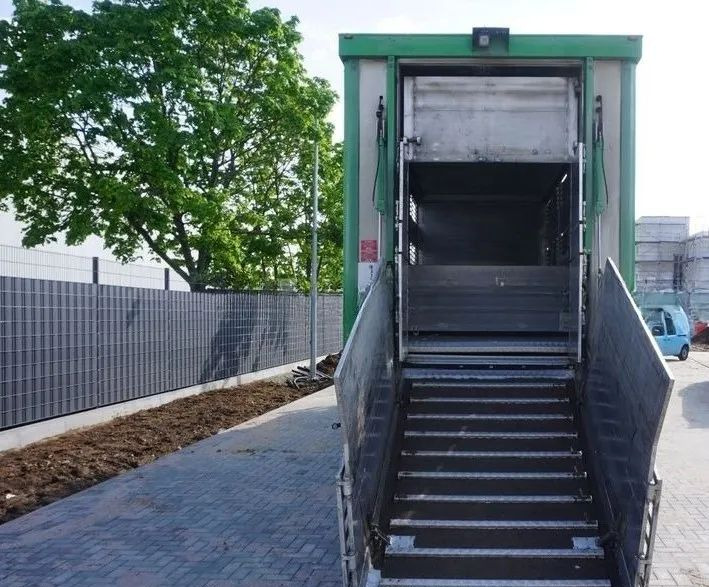 MAN TGS 26.440 ZABUDOWA KABA CAŁA ALUMINIOWA– samochód do transportu zwierząt/koni – 3 pokłady / EURO 5/6X2/PODNOSZONY DACH - شاحنة ماشية: صورة 5 MAN TGS 26.440 ZABUDOWA KABA CAŁA ALUMINIOWA– samochód do transportu zwierząt/koni – 3 pokłady / EURO 5/6X2/PODNOSZONY DACH - شاحنة ماشية: صورة 5