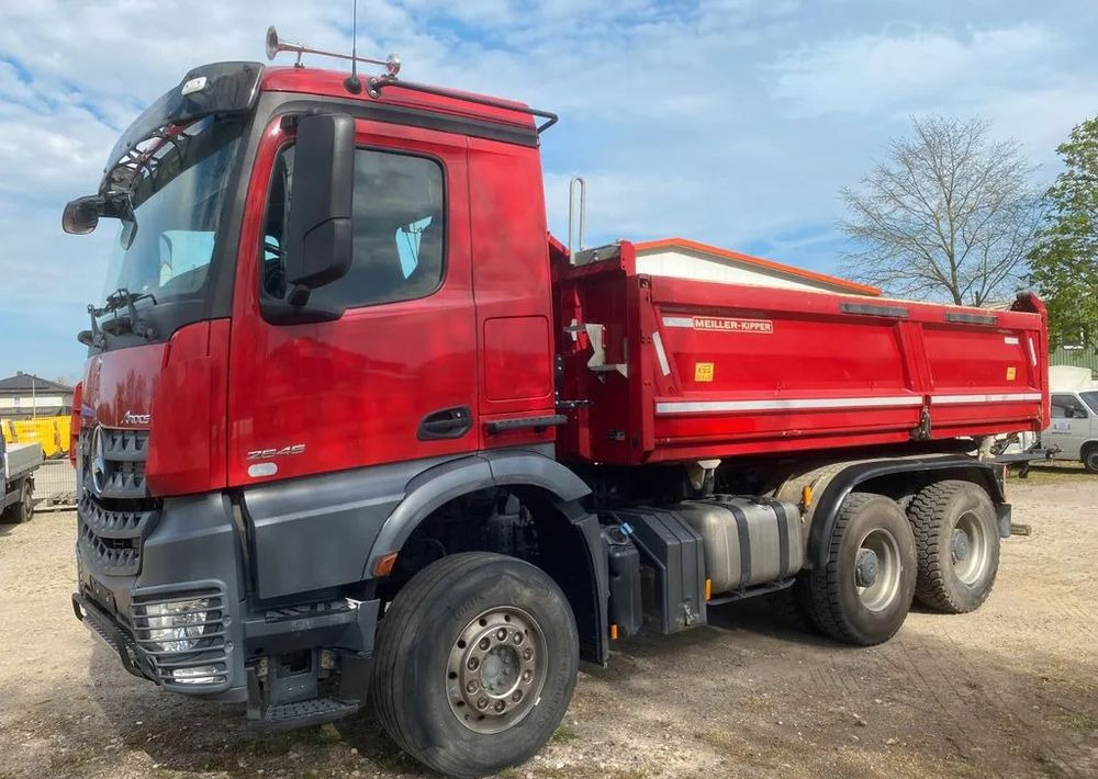 Mercedes-Benz Arocs 2645 K 6x4 | Meiller Bordmatik | Wywrotka trójstronna|449 KM | Euro 6 | - شاحنة قلاب: صورة 2 Mercedes-Benz Arocs 2645 K 6x4 | Meiller Bordmatik | Wywrotka trójstronna|449 KM | Euro 6 | - شاحنة قلاب: صورة 2