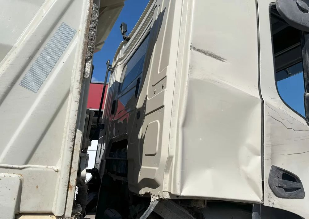 Mercedes-Benz Arocs 3246 / 8x4 / Trójstronna Wywrotka / Bordmatic / Euro 6 / Uszkodzony - شاحنة قلاب: صورة 4 Mercedes-Benz Arocs 3246 / 8x4 / Trójstronna Wywrotka / Bordmatic / Euro 6 / Uszkodzony - شاحنة قلاب: صورة 4