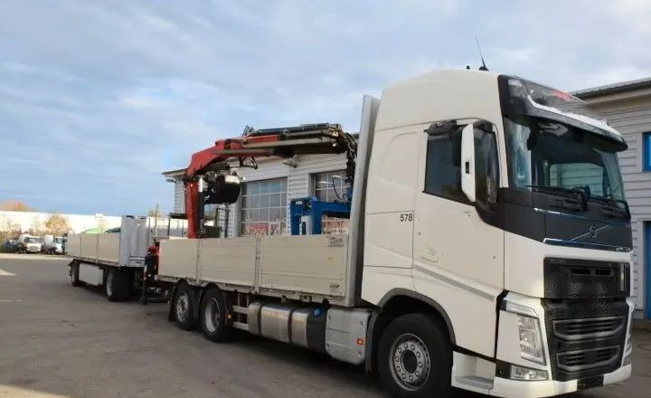 Volvo FH500 6x2 | Platforma z HDS Fassi F215A7 - Sterowanie radiowe | Euro 6 | Automatyczna skrzynia | 390 000 km - شاحنات مسطحة, شاحنة كرين: صورة 1 Volvo FH500 6x2 | Platforma z HDS Fassi F215A7 - Sterowanie radiowe | Euro 6 | Automatyczna skrzynia | 390 000 km - شاحنات مسطحة, شاحنة كرين: صورة 1