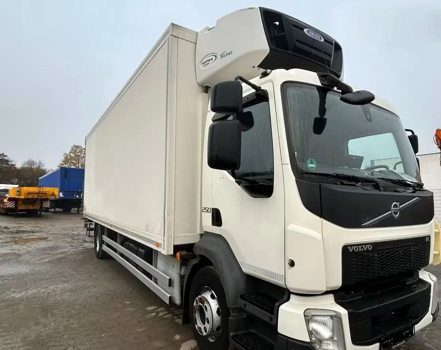 Volvo FL 250 | Chłodnia Carrier Supra -30°C | Hydrauliczna platforma załadunkowa | ogrzewanie postojowe | 187 654 km | Automatyczna skrzynia | Euro 6 |4x2 - شاحنة ذات مبرد: صورة 1 Volvo FL 250 | Chłodnia Carrier Supra -30°C | Hydrauliczna platforma załadunkowa | ogrzewanie postojowe | 187 654 km | Automatyczna skrzynia | Euro 6 |4x2 - شاحنة ذات مبرد: صورة 1