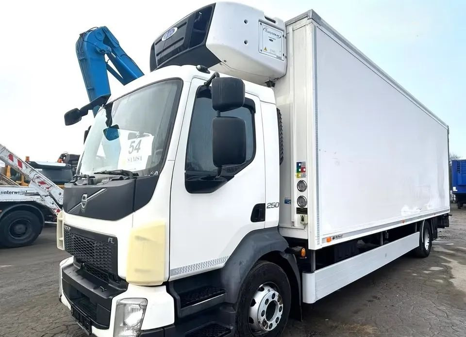 Volvo FL 250 | Chłodnia Carrier Supra -30°C | Hydrauliczna platforma załadunkowa | ogrzewanie postojowe | 187 654 km | Automatyczna skrzynia | Euro 6 |4x2 - شاحنة ذات مبرد: صورة 2 Volvo FL 250 | Chłodnia Carrier Supra -30°C | Hydrauliczna platforma załadunkowa | ogrzewanie postojowe | 187 654 km | Automatyczna skrzynia | Euro 6 |4x2 - شاحنة ذات مبرد: صورة 2