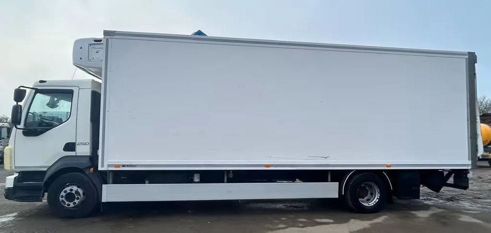 Volvo FL 250 | Chłodnia Carrier Supra -30°C | Hydrauliczna platforma załadunkowa | ogrzewanie postojowe | 187 654 km | Automatyczna skrzynia | Euro 6 |4x2 - شاحنة ذات مبرد: صورة 3 Volvo FL 250 | Chłodnia Carrier Supra -30°C | Hydrauliczna platforma załadunkowa | ogrzewanie postojowe | 187 654 km | Automatyczna skrzynia | Euro 6 |4x2 - شاحنة ذات مبرد: صورة 3