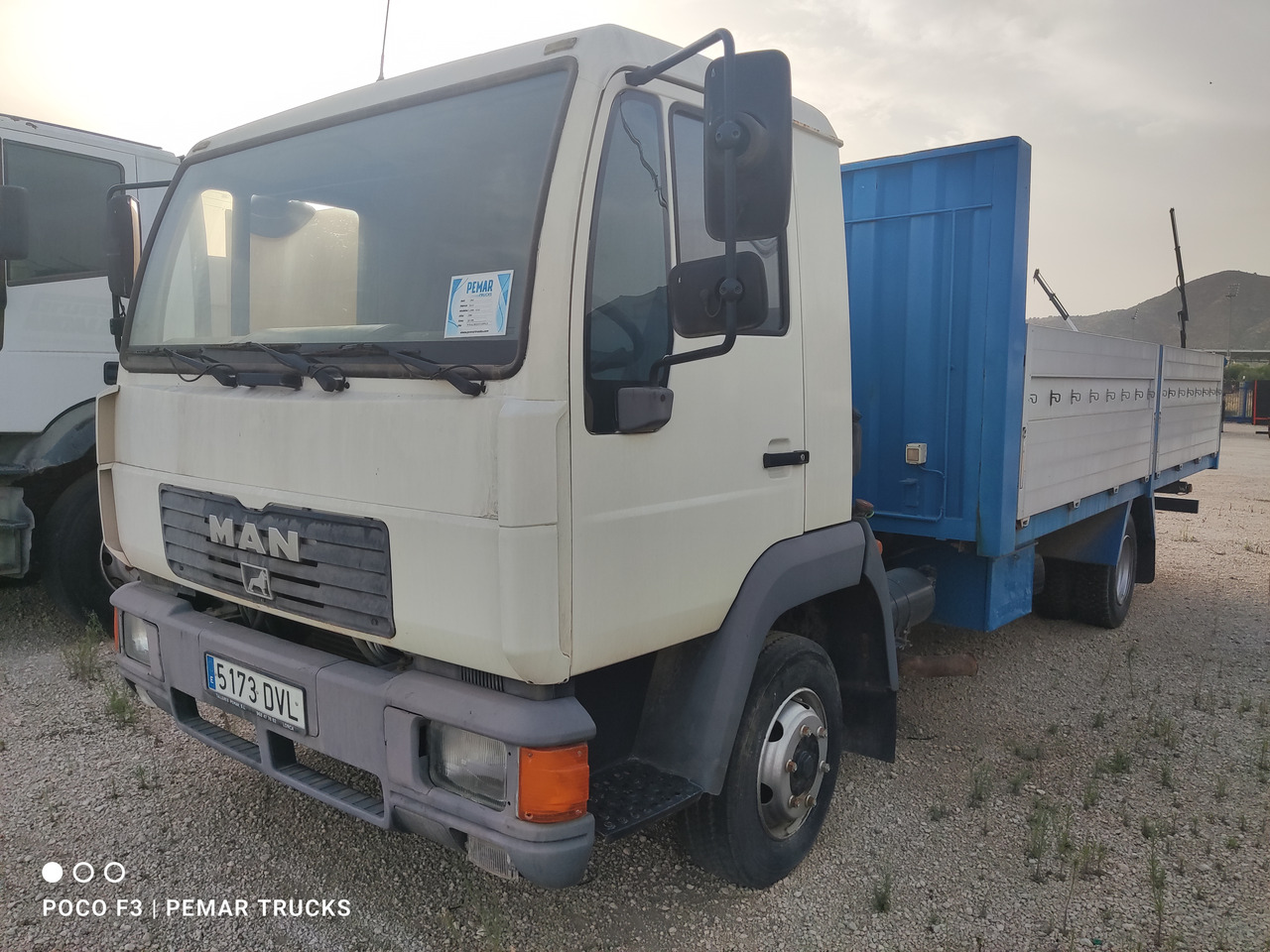 MAN L2000 - شاحنات مسطحة: صورة 1 MAN L2000 - شاحنات مسطحة: صورة 1