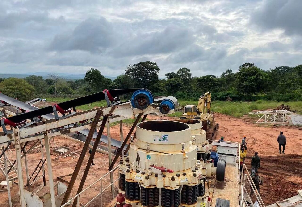 Kinglink 150-250TPH Granite Stone Rock Crushing Plant - كسارة مخرو: صورة 2 Kinglink 150-250TPH Granite Stone Rock Crushing Plant - كسارة مخرو: صورة 2