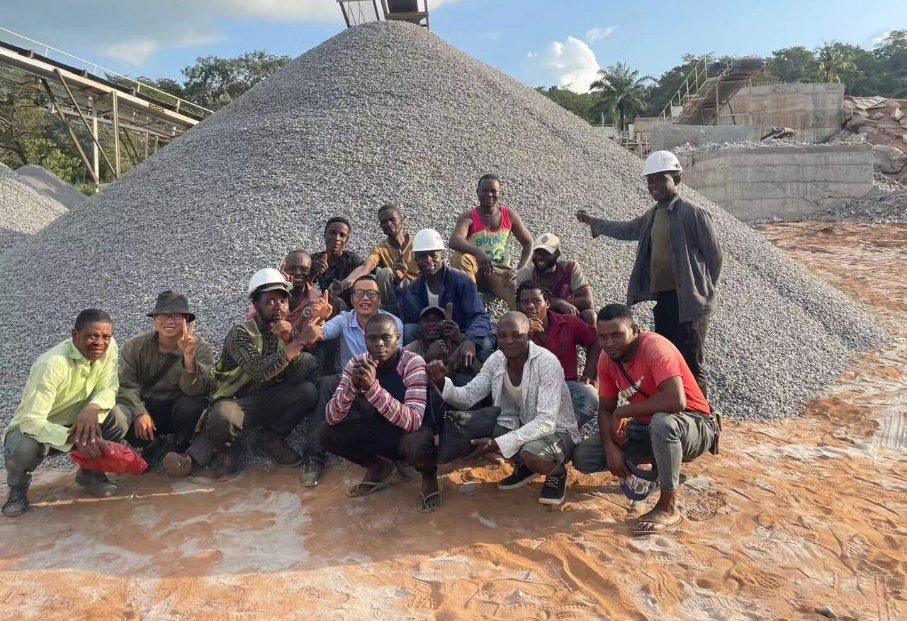 Kinglink 150-250TPH Granite Stone Rock Crushing Plant - كسارة مخرو: صورة 3 Kinglink 150-250TPH Granite Stone Rock Crushing Plant - كسارة مخرو: صورة 3