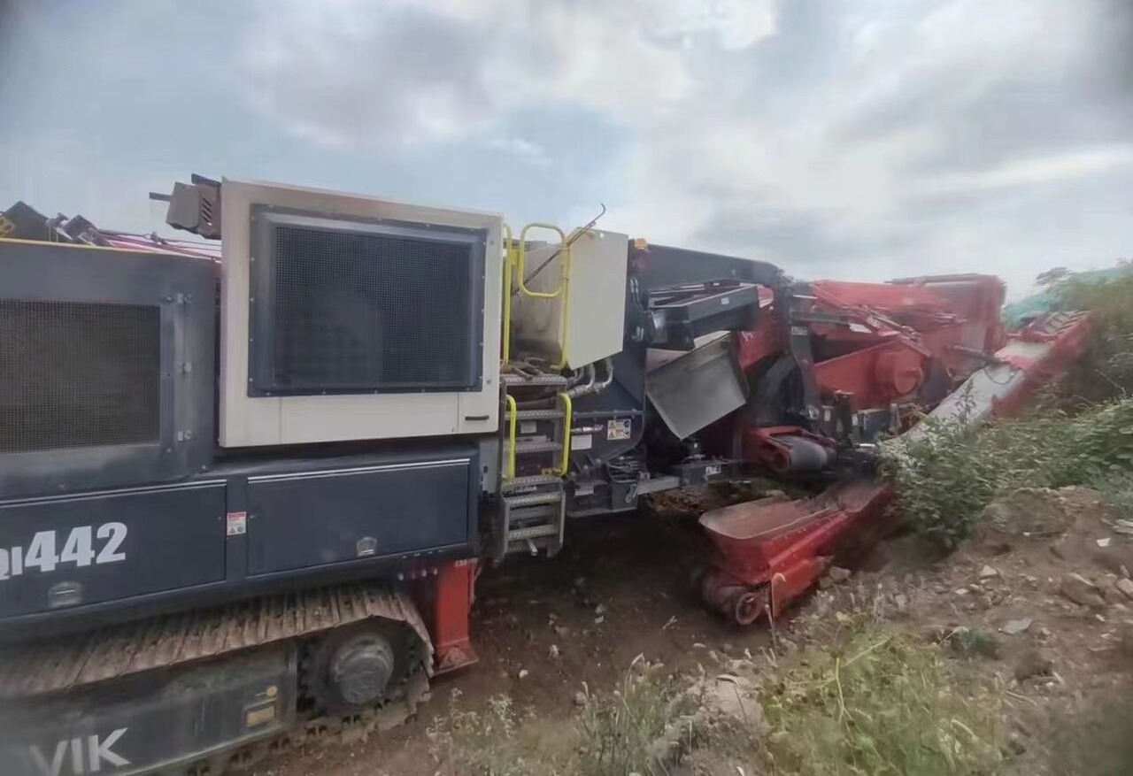 Sandvik QI442 Tracked Impact Crusher+QA335 Tracked Screen - كسارة متحركه: صورة 2 Sandvik QI442 Tracked Impact Crusher+QA335 Tracked Screen - كسارة متحركه: صورة 2