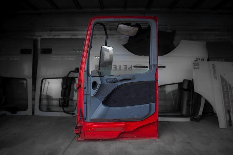 MERCEDES-BENZ ACTROS MEGA SPACE MP II - RIGHT - باب و قطع الغيار - شاحنة: صورة 2 MERCEDES-BENZ ACTROS MEGA SPACE MP II - RIGHT - باب و قطع الغيار - شاحنة: صورة 2