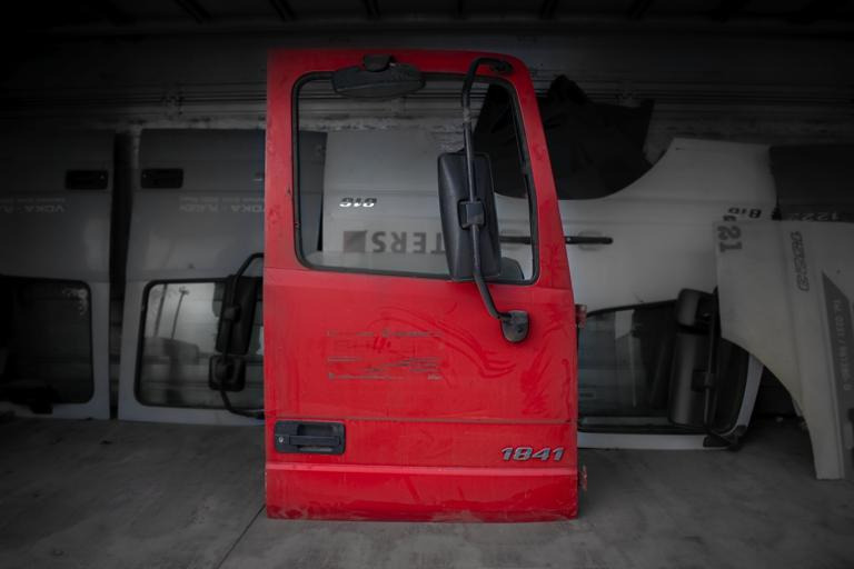 MERCEDES-BENZ ACTROS MEGA SPACE MP II - RIGHT - باب و قطع الغيار - شاحنة: صورة 1 MERCEDES-BENZ ACTROS MEGA SPACE MP II - RIGHT - باب و قطع الغيار - شاحنة: صورة 1