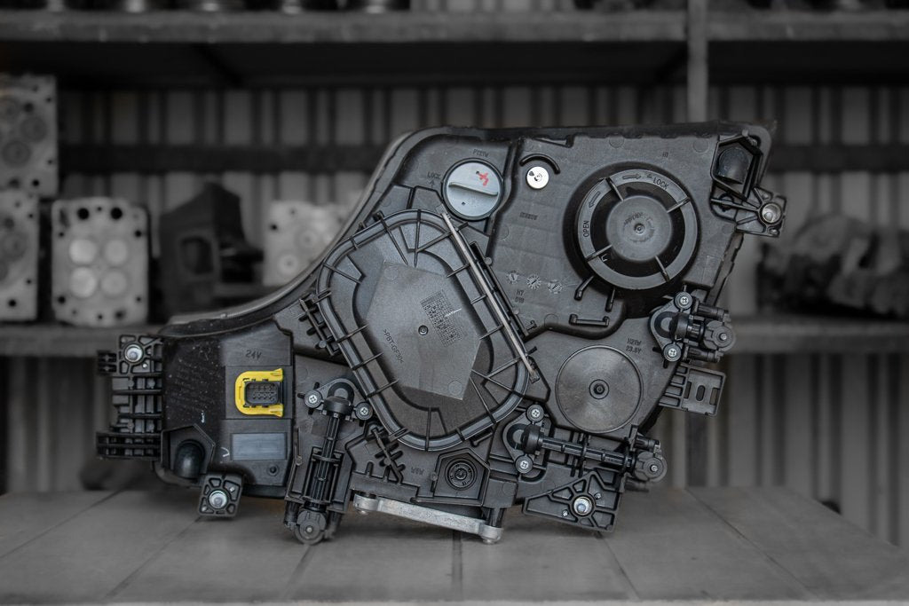 MERCEDES-BENZ ACTROS MP IV EURO VI XENON HEADLIGHT - FRONT - PASSENGER - المصابيح الأمامية - شاحنة: صورة 2 MERCEDES-BENZ ACTROS MP IV EURO VI XENON HEADLIGHT - FRONT - PASSENGER - المصابيح الأمامية - شاحنة: صورة 2