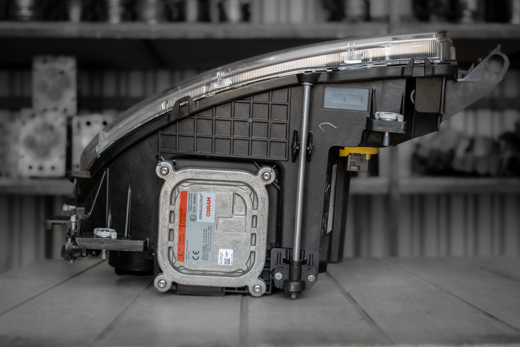 MERCEDES-BENZ ACTROS MP IV EURO VI XENON HEADLIGHT - FRONT - PASSENGER - المصابيح الأمامية - شاحنة: صورة 4 MERCEDES-BENZ ACTROS MP IV EURO VI XENON HEADLIGHT - FRONT - PASSENGER - المصابيح الأمامية - شاحنة: صورة 4