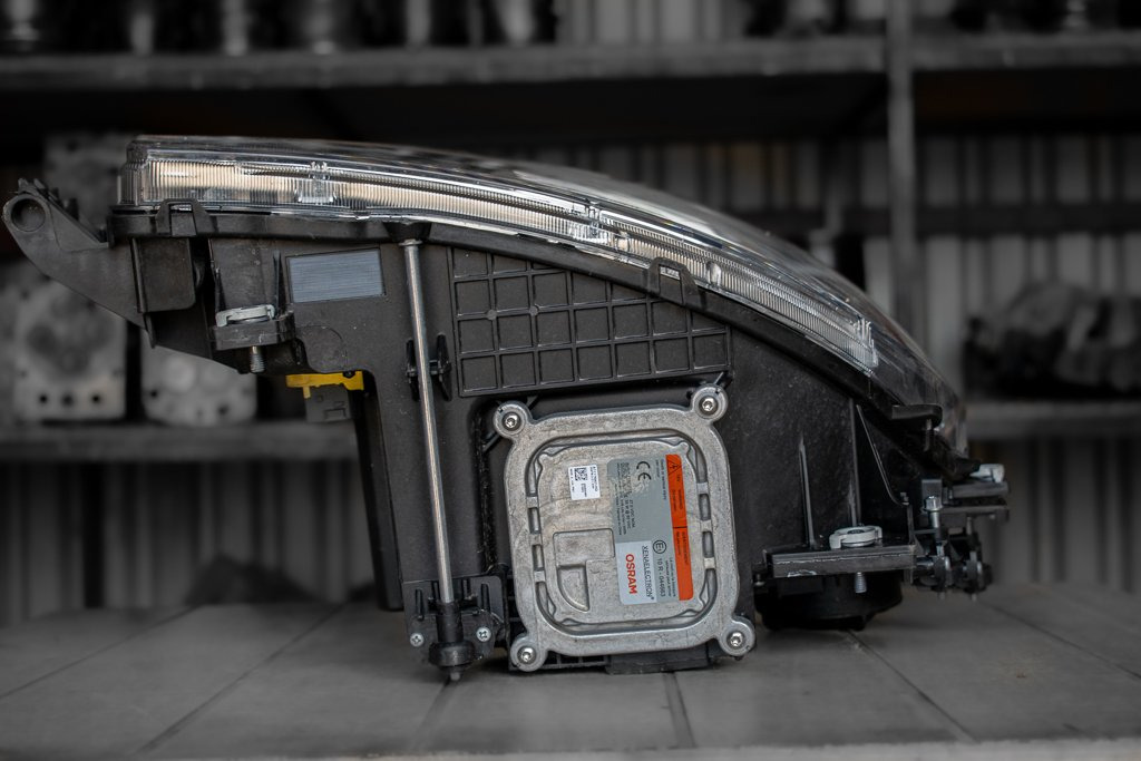 MERCEDES-BENZ ACTROS MP IV XENON LIGHTS - EURO VI - DRIVER - أضواء/ إضاءة - شاحنة: صورة 3 MERCEDES-BENZ ACTROS MP IV XENON LIGHTS - EURO VI - DRIVER - أضواء/ إضاءة - شاحنة: صورة 3