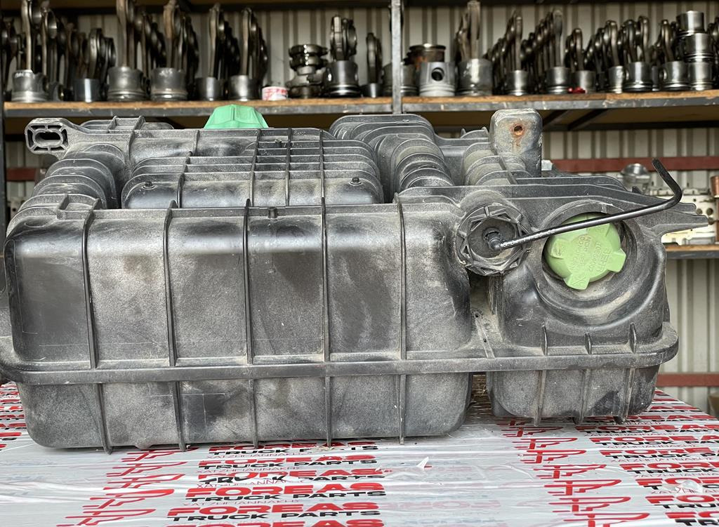 خزان التوسع - شاحنة MERCEDES-BENZ ACTROS MP4 - A 960 501 41 03: صورة 8