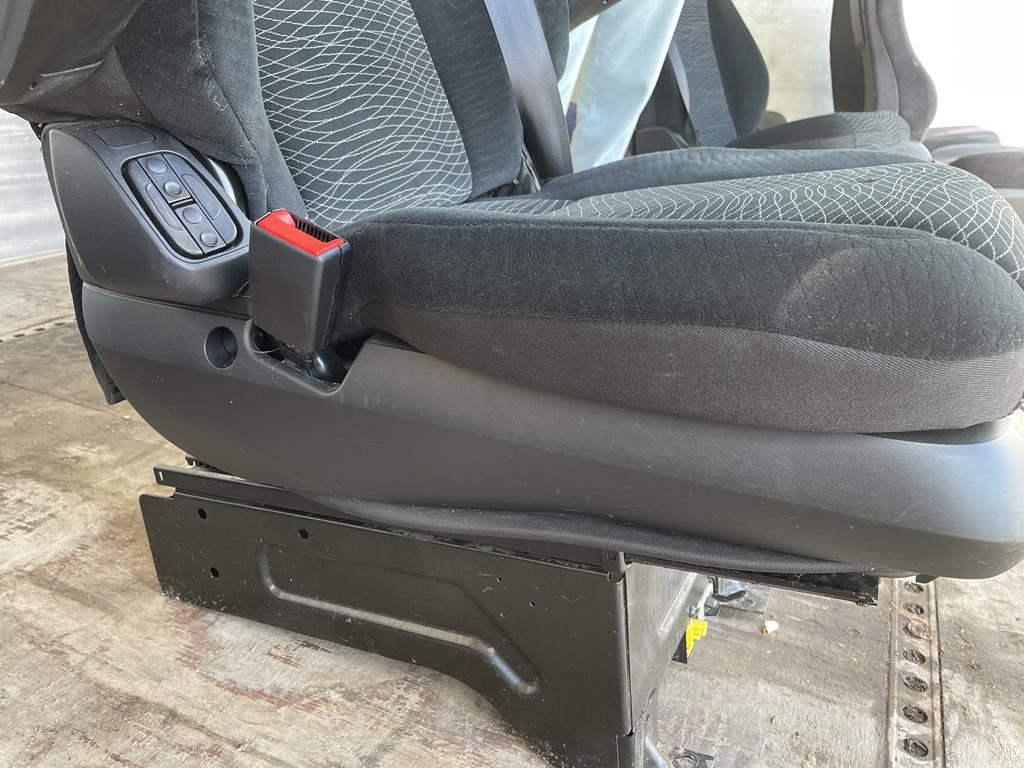 MERCEDES-BENZ ACTROS MP4 AIR DRIVER SEAT - مقعد - شاحنة: صورة 4 MERCEDES-BENZ ACTROS MP4 AIR DRIVER SEAT - مقعد - شاحنة: صورة 4