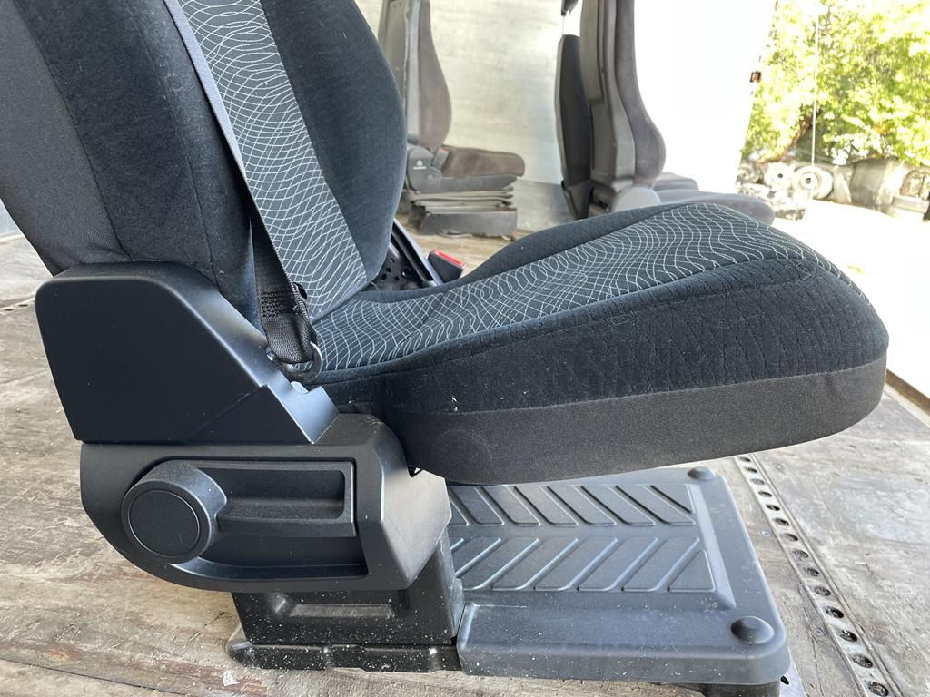 MERCEDES-BENZ ACTROS MP4 - PASSENGER - مقعد - شاحنة: صورة 3 MERCEDES-BENZ ACTROS MP4 - PASSENGER - مقعد - شاحنة: صورة 3