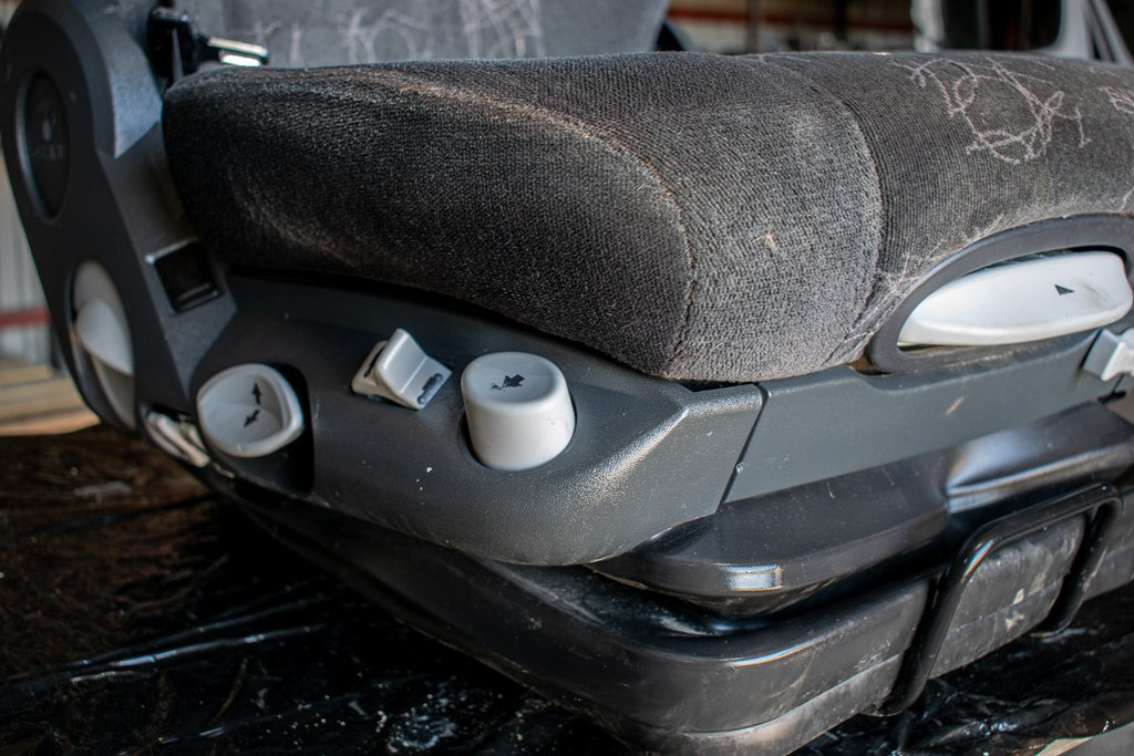 MERCEDES-BENZ AXOR PASSENGER AIR SEAT - مقعد - شاحنة: صورة 4 MERCEDES-BENZ AXOR PASSENGER AIR SEAT - مقعد - شاحنة: صورة 4