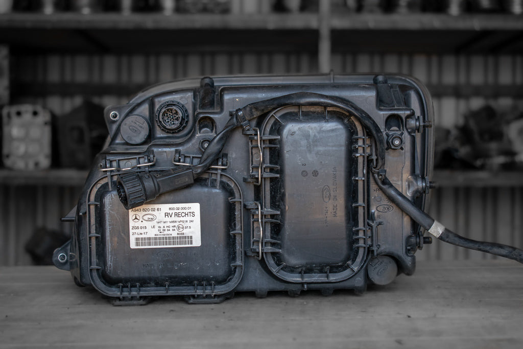 MERCEDES-BENZ FRONT LIGHT ACTROS MP II - PASSENGER - أضواء/ إضاءة - شاحنة: صورة 1 MERCEDES-BENZ FRONT LIGHT ACTROS MP II - PASSENGER - أضواء/ إضاءة - شاحنة: صورة 1