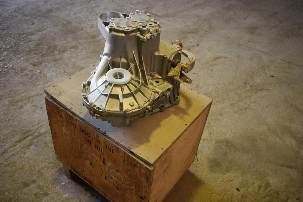 MERCEDES-BENZ VITO - Α 638 260 01 00 - صندوق التروس - شاحنة: صورة 4 MERCEDES-BENZ VITO - Α 638 260 01 00 - صندوق التروس - شاحنة: صورة 4