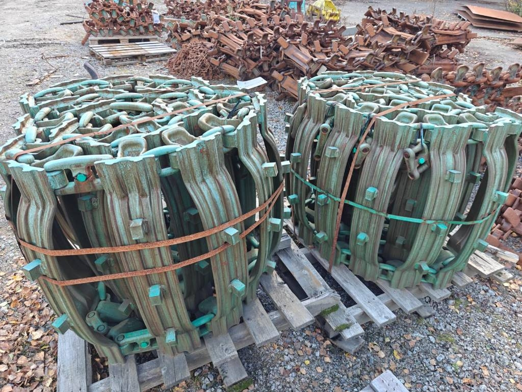 Clark TXSG Wheel Tracks - جنزير حديدي - معدات الغابات: صورة 1 Clark TXSG Wheel Tracks - جنزير حديدي - معدات الغابات: صورة 1