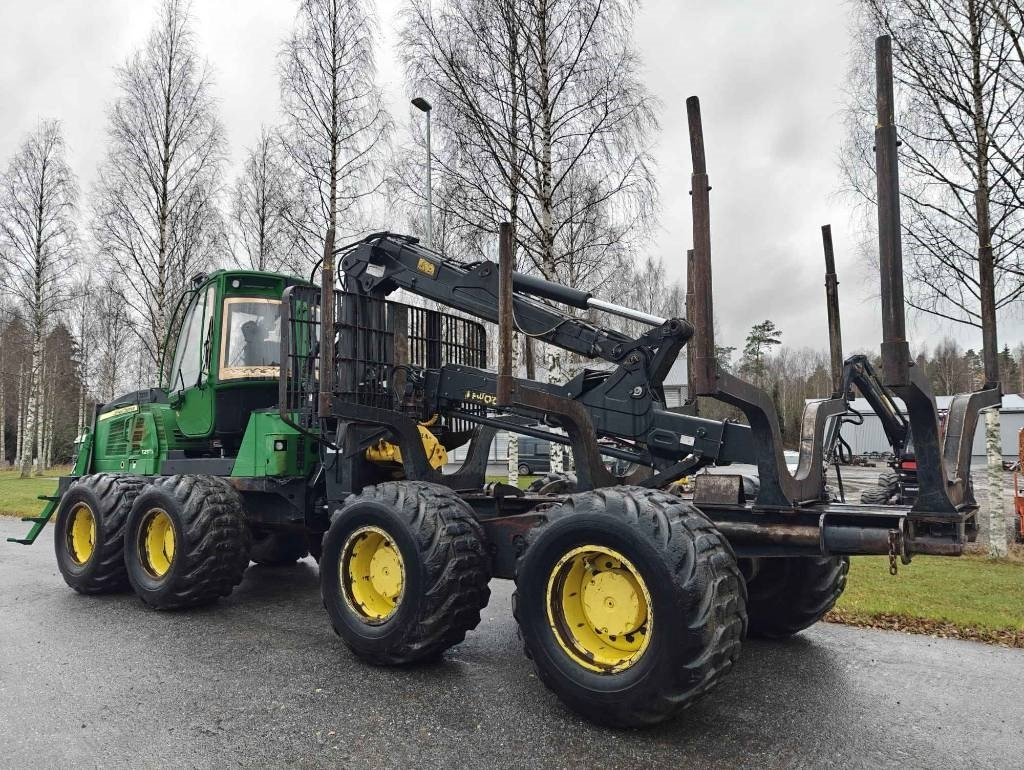 John Deere 1210 E - جرار شحن جذوع أشجار الغابات: صورة 3 John Deere 1210 E - جرار شحن جذوع أشجار الغابات: صورة 3