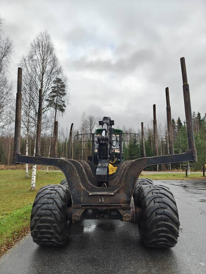 John Deere 1210 E - جرار شحن جذوع أشجار الغابات: صورة 4 John Deere 1210 E - جرار شحن جذوع أشجار الغابات: صورة 4