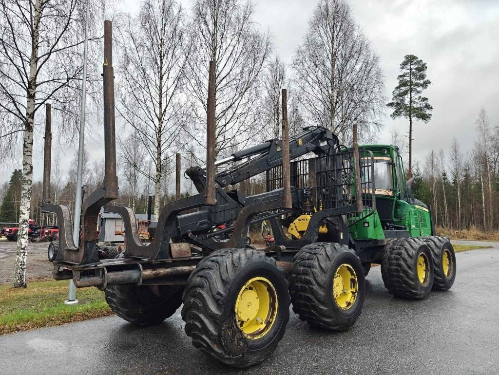 John Deere 1210 E - جرار شحن جذوع أشجار الغابات: صورة 5 John Deere 1210 E - جرار شحن جذوع أشجار الغابات: صورة 5
