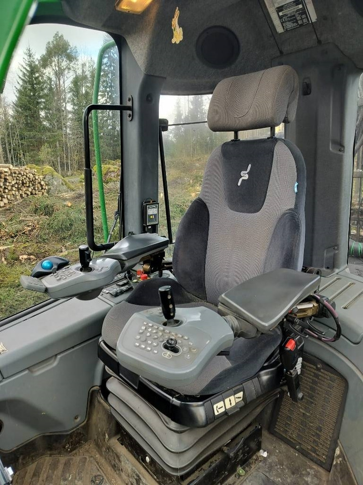 جرار شحن جذوع أشجار الغابات John Deere 1510 E: صورة 12