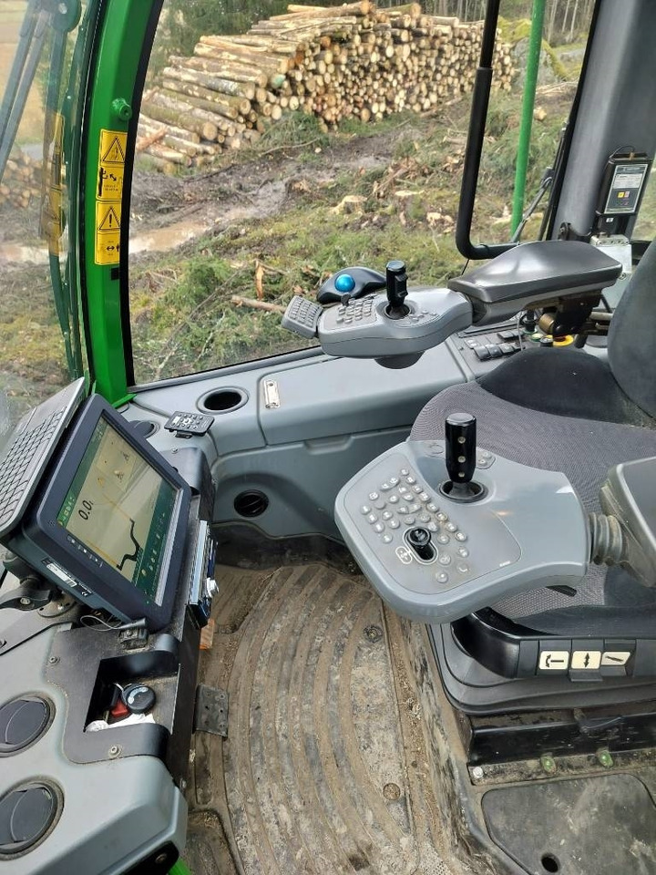 جرار شحن جذوع أشجار الغابات John Deere 1510 E: صورة 11