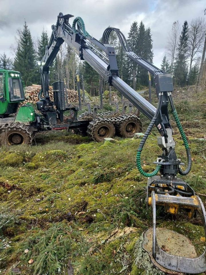 جرار شحن جذوع أشجار الغابات John Deere 1510 E: صورة 9