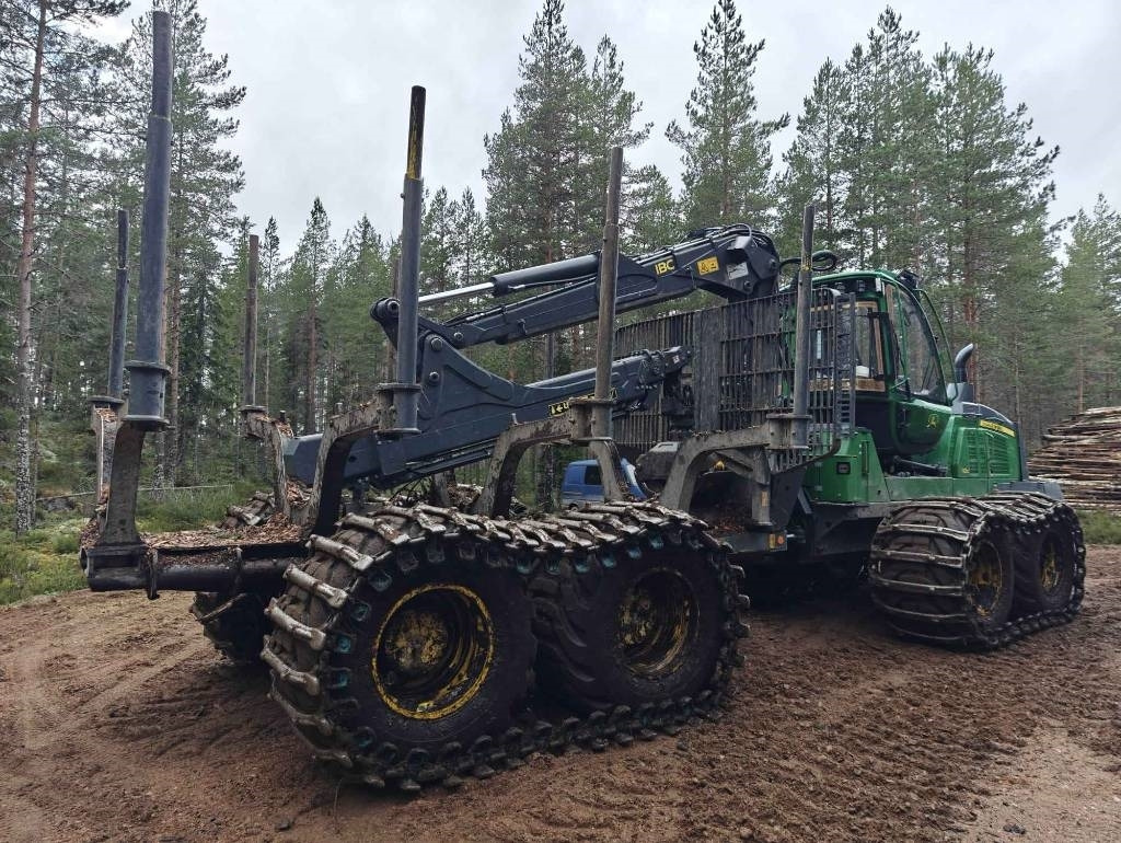 John Deere 1510 G - جرار شحن جذوع أشجار الغابات: صورة 5 John Deere 1510 G - جرار شحن جذوع أشجار الغابات: صورة 5