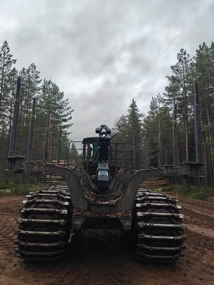 John Deere 1510 G - جرار شحن جذوع أشجار الغابات: صورة 4 John Deere 1510 G - جرار شحن جذوع أشجار الغابات: صورة 4