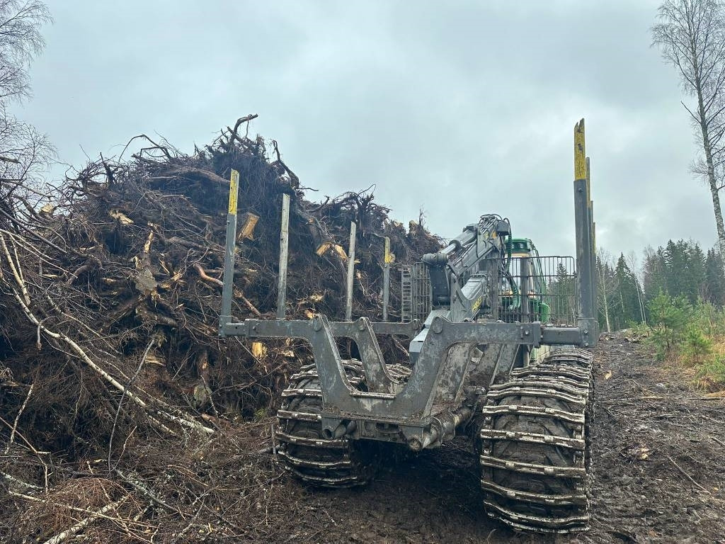 John Deere 1510 G - جرار شحن جذوع أشجار الغابات: صورة 4 John Deere 1510 G - جرار شحن جذوع أشجار الغابات: صورة 4