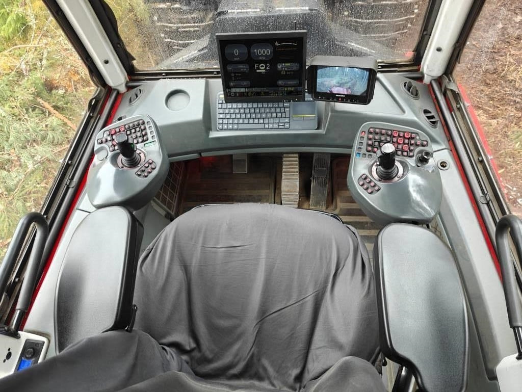 جرار شحن جذوع أشجار الغابات Komatsu 845: صورة 17