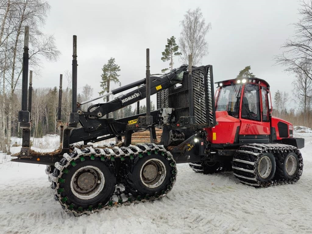 Komatsu 875 - جرار شحن جذوع أشجار الغابات: صورة 5 Komatsu 875 - جرار شحن جذوع أشجار الغابات: صورة 5