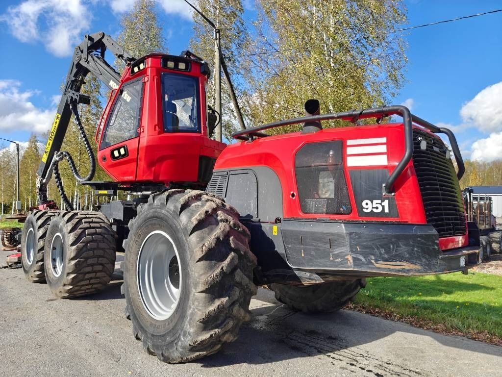 Komatsu 951 - آلة حصاد الأشجار: صورة 3 Komatsu 951 - آلة حصاد الأشجار: صورة 3