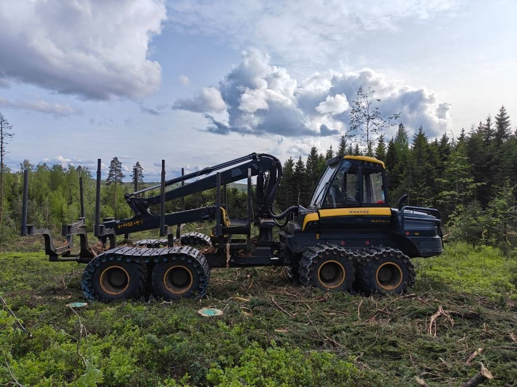 Ponsse Buffalo 8W - جرار شحن جذوع أشجار الغابات: صورة 4 Ponsse Buffalo 8W - جرار شحن جذوع أشجار الغابات: صورة 4