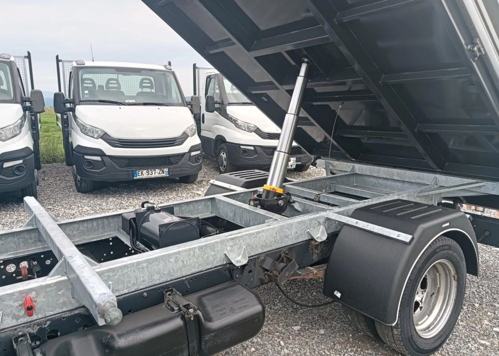 Iveco 35C13, 35C12, 35C14, 35C15 - قلاب صغير: صورة 2 Iveco 35C13, 35C12, 35C14, 35C15 - قلاب صغير: صورة 2