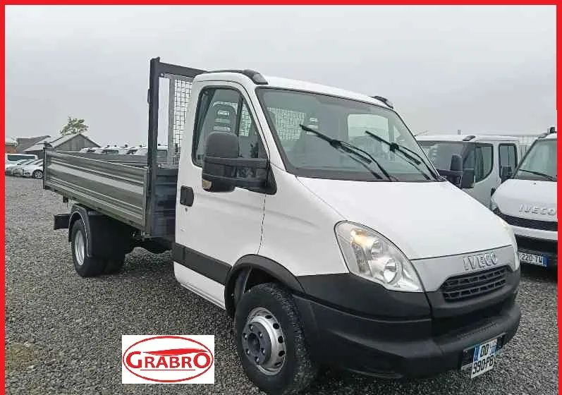 Iveco 35C13, 35C14, 35C15, 35C17, 70C17 - قلاب صغير: صورة 1 Iveco 35C13, 35C14, 35C15, 35C17, 70C17 - قلاب صغير: صورة 1