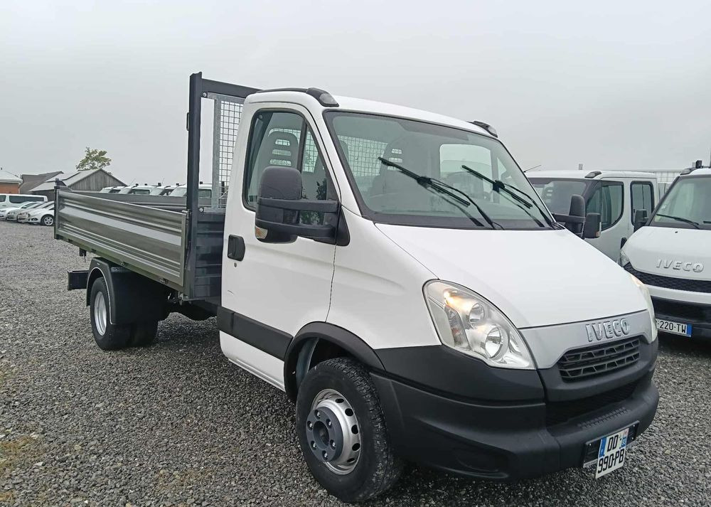 Iveco 35C13, 35C14, 35C15, 35C17, 70C17 - قلاب صغير: صورة 2 Iveco 35C13, 35C14, 35C15, 35C17, 70C17 - قلاب صغير: صورة 2