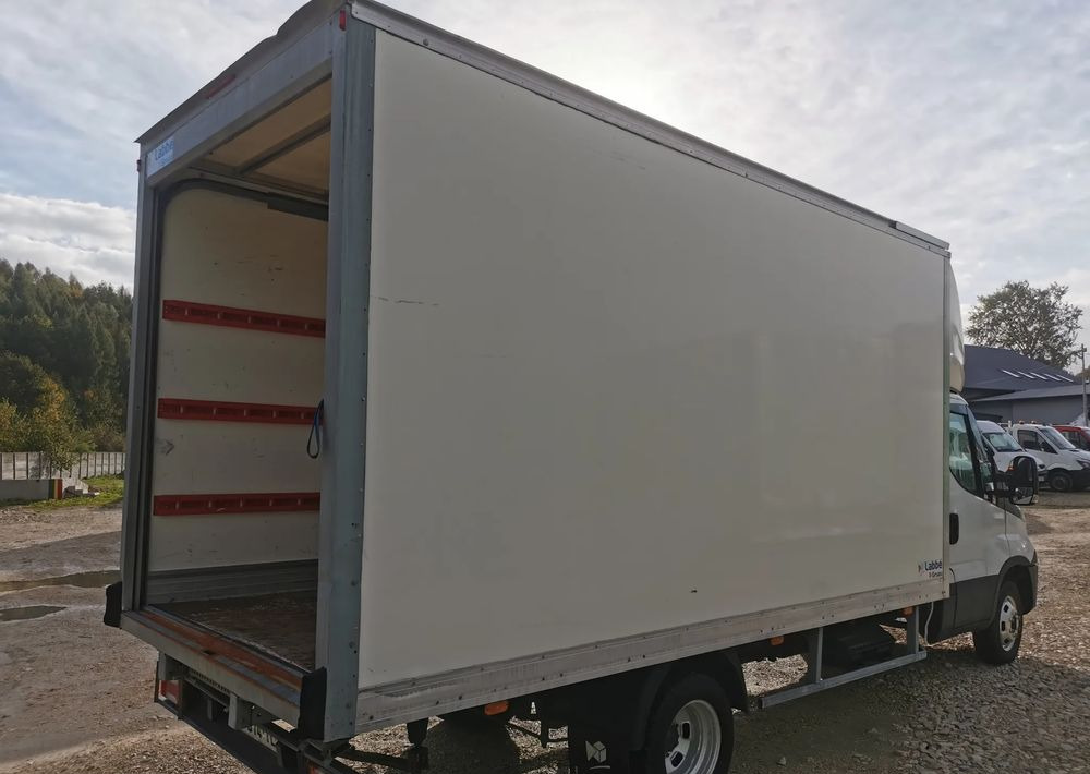 Iveco 3.0-150KM Daily 35C15 Kontener długi rama 35-150 kiper Klimatyzacja długi rozstaw - شاحنة بصندوق مغلق: صورة 5 Iveco 3.0-150KM Daily 35C15 Kontener długi rama 35-150 kiper Klimatyzacja długi rozstaw - شاحنة بصندوق مغلق: صورة 5