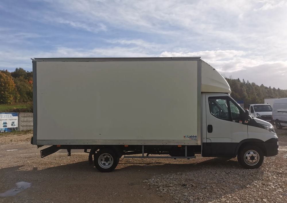 Iveco 3.0-150KM Daily 35C15 Kontener długi rama 35-150 kiper Klimatyzacja długi rozstaw - شاحنة بصندوق مغلق: صورة 4 Iveco 3.0-150KM Daily 35C15 Kontener długi rama 35-150 kiper Klimatyzacja długi rozstaw - شاحنة بصندوق مغلق: صورة 4