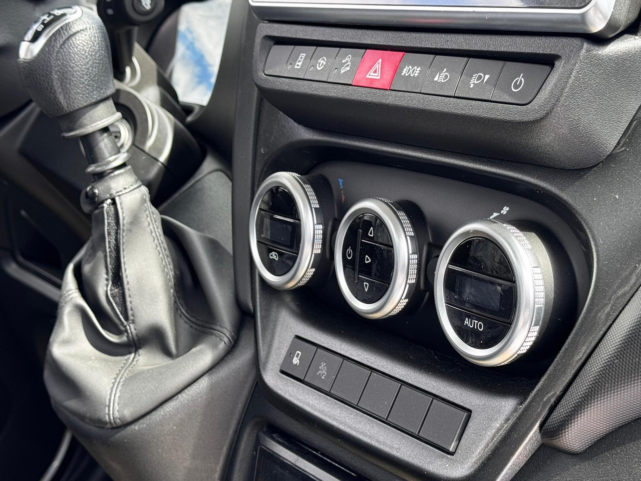 شاحنات مسطحة Iveco Daily 70C18: صورة 13