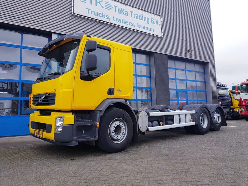 Volvo FE 300 EEV 6X2 Retarder 258.000 KM TÜV - شاحنة بهيكل معدني للمقصورة: صورة 1 Volvo FE 300 EEV 6X2 Retarder 258.000 KM TÜV - شاحنة بهيكل معدني للمقصورة: صورة 1