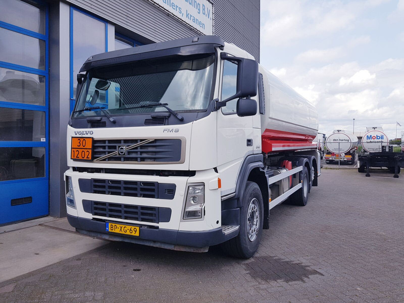 Volvo FM 9.340 Fuel 21.400 Liter 3 Comp Euro 3 - شاحنة صهريج: صورة 2 Volvo FM 9.340 Fuel 21.400 Liter 3 Comp Euro 3 - شاحنة صهريج: صورة 2