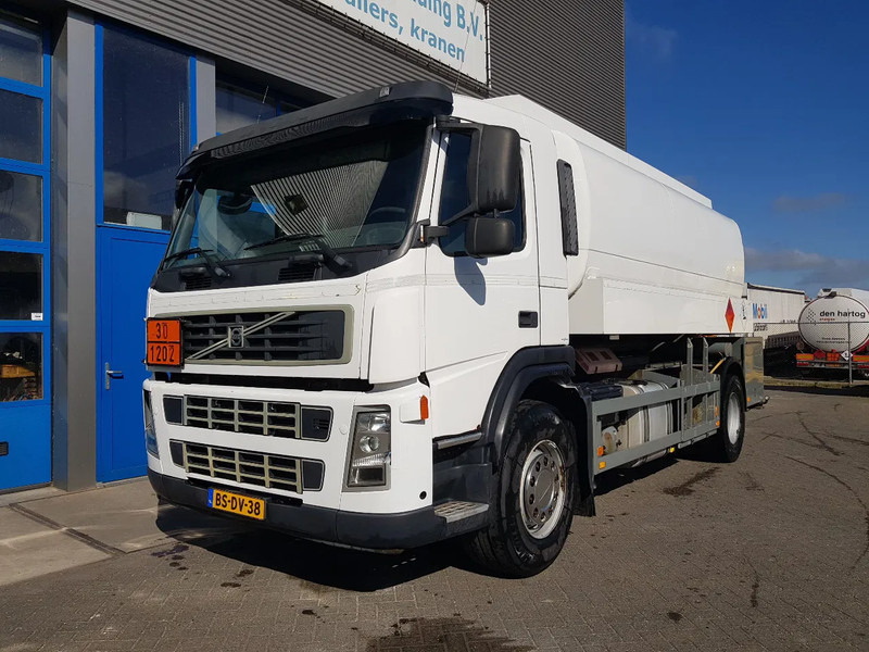 Volvo FM 9.340 Petrol, Diesel 17000 Ltr. 3 Compartementen - شاحنة صهريج: صورة 1 Volvo FM 9.340 Petrol, Diesel 17000 Ltr. 3 Compartementen - شاحنة صهريج: صورة 1