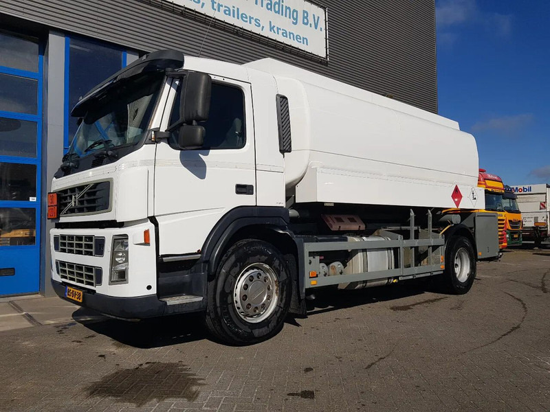 Volvo FM 9.340 Petrol, Diesel 17000 Ltr. 3 Compartementen - شاحنة صهريج: صورة 2 Volvo FM 9.340 Petrol, Diesel 17000 Ltr. 3 Compartementen - شاحنة صهريج: صورة 2