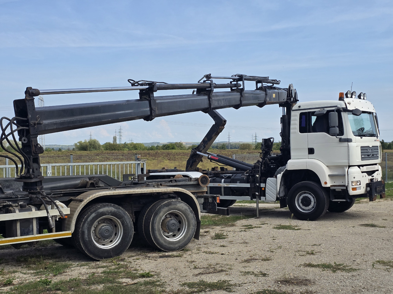 MAN TGA 26.440 6X6 / HOOK SYSTEM / HIAB 166D REMOTE SPECIAL PRICE ONLY THIS YEAR - شاحنة برافعة خطافية, شاحنة كرين: صورة 4 MAN TGA 26.440 6X6 / HOOK SYSTEM / HIAB 166D REMOTE SPECIAL PRICE ONLY THIS YEAR - شاحنة برافعة خطافية, شاحنة كرين: صورة 4